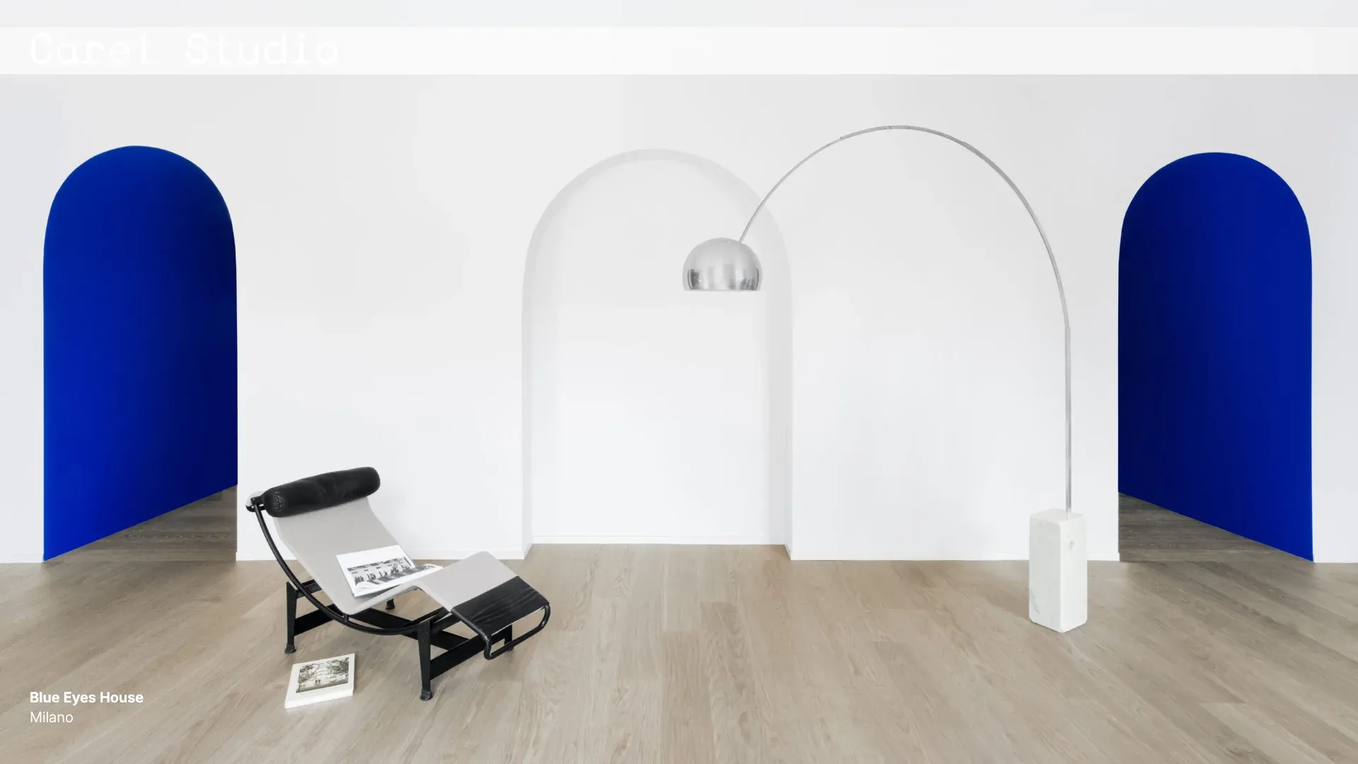 Sezione del progetto Blue Eyes House nel sito Caret Studio, con foto a tutto schermo e titolo in basso